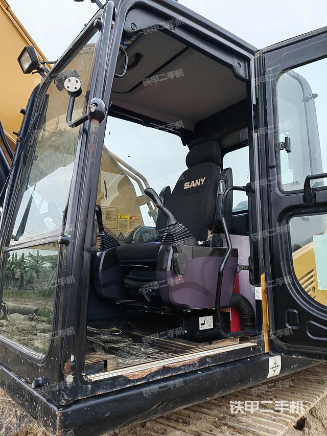 驾驶室整体（整机外观）