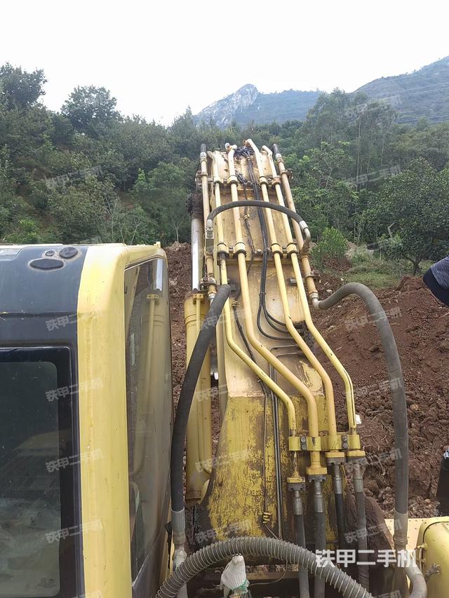 回转马达和主控阀（整机外观）