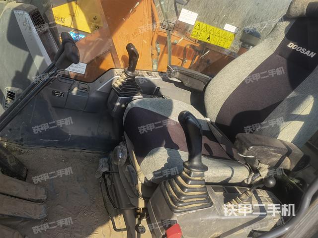 驾驶室整体（整机外观）