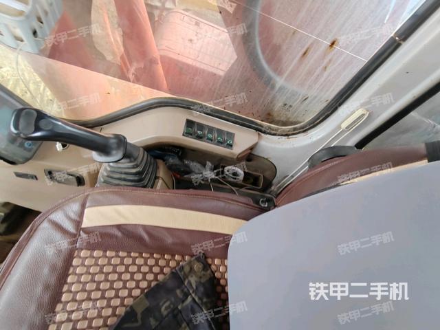 座椅左侧控制台/音响/含左手柄（驾驶室部分）