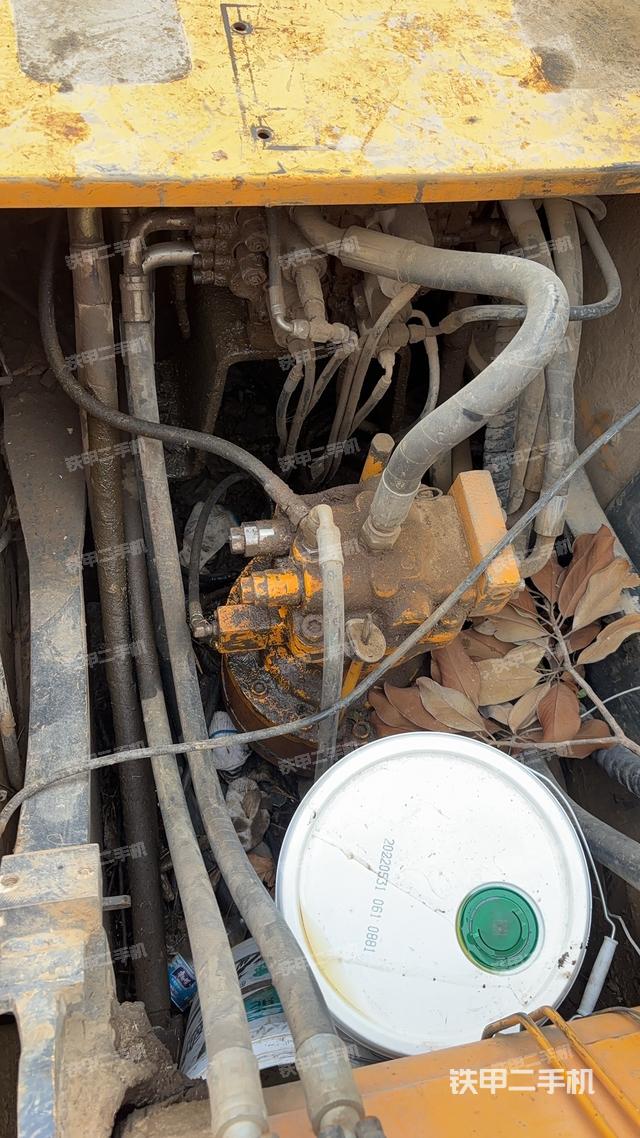 回转马达和主控阀（整机外观）