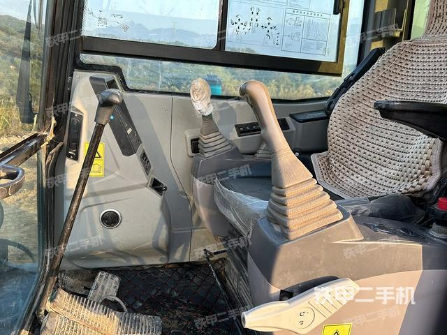 驾驶室整体（整机外观）