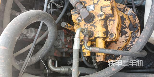 回转马达和主控阀（整机外观）