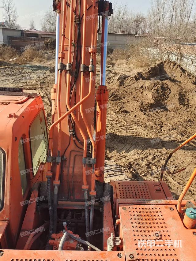 驾驶室顶部（整机外观）