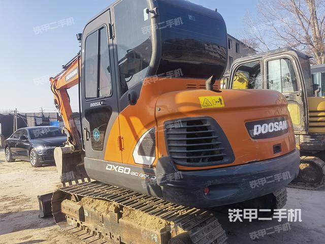 驾驶室顶部（整机外观）