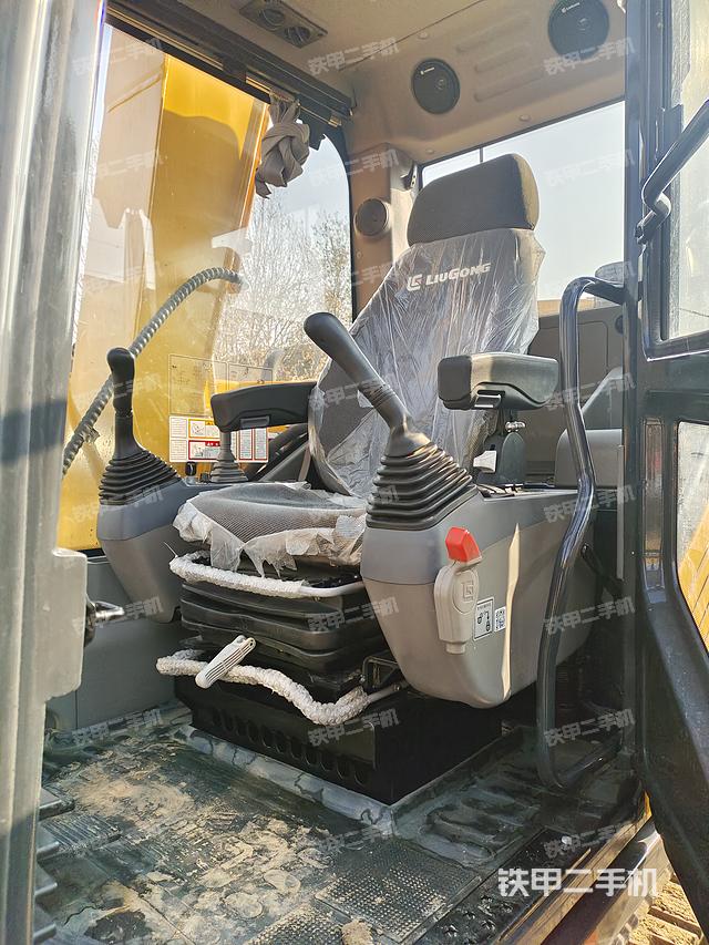 驾驶室整体（整机外观）