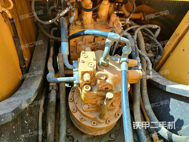 回转马达和主控阀（整机外观）