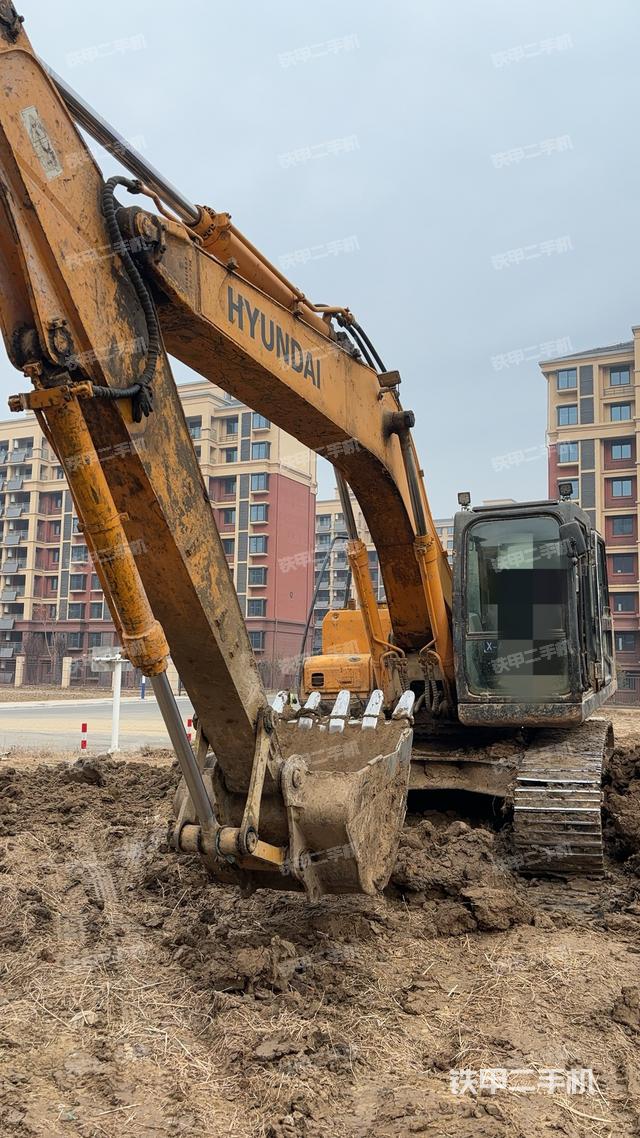 現(xiàn)代R215-7C挖掘機(jī)