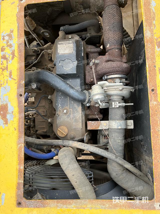 驾驶室顶部（整机外观）