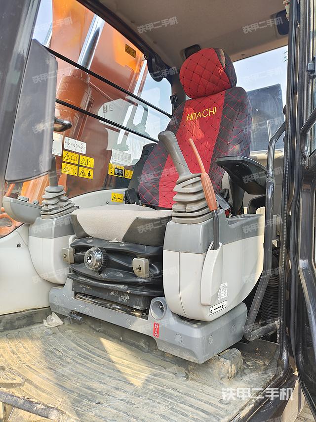 驾驶室整体（整机外观）