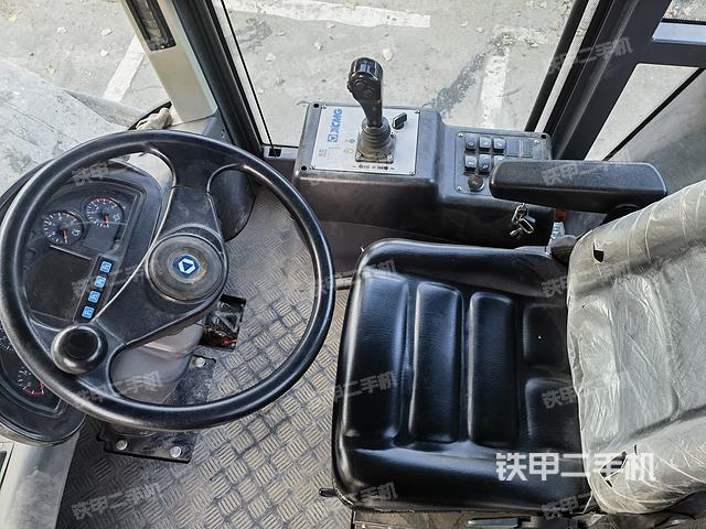 驾驶室操作台（设备外观及核心部件）