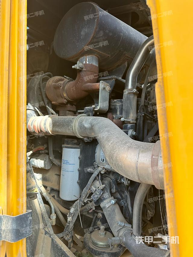 发动机左侧（整机外观及大件）