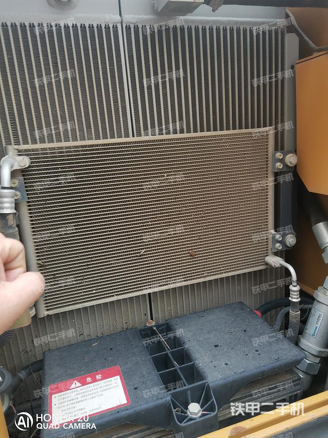 液压泵舱室正面整体（整机外观）