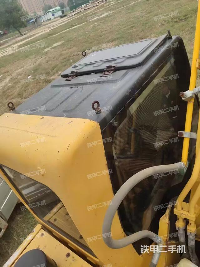 驾驶室顶部（整机外观）