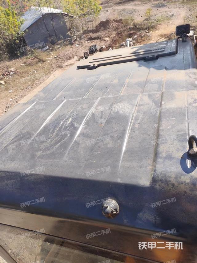 驾驶室顶部（整机外观）