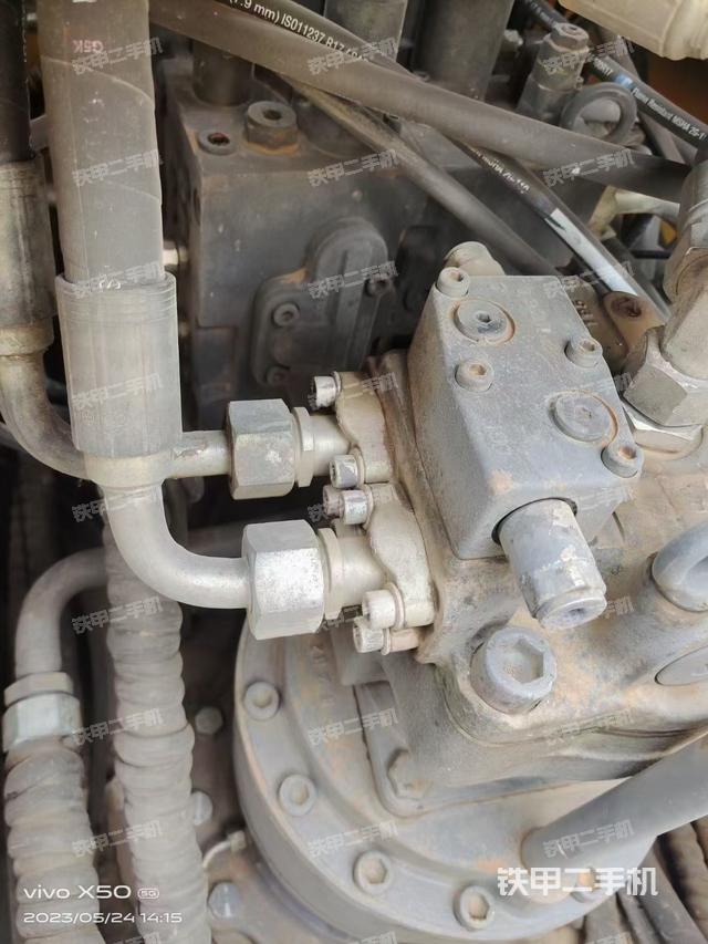 回转马达和主控阀（整机外观）