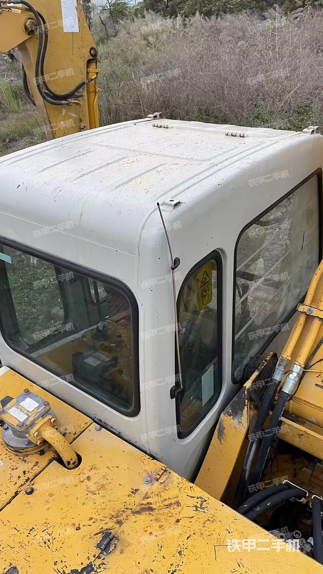 驾驶室顶部（整机外观）