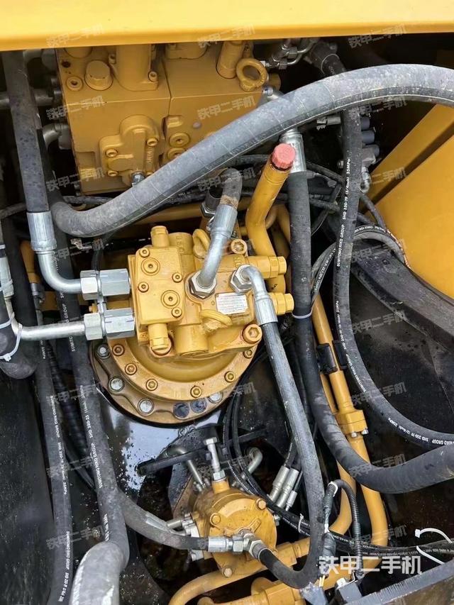 回转马达和主控阀（整机外观）