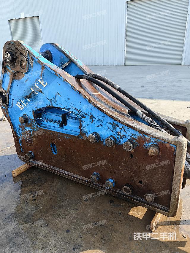 整机右侧（设备外观及核心部件）