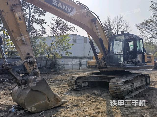 三一重工SY245H挖掘机