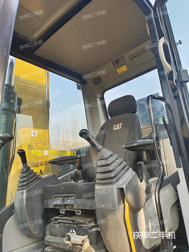 驾驶室顶部（整机外观）