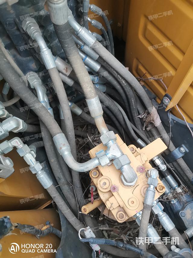 回转马达和主控阀（整机外观）