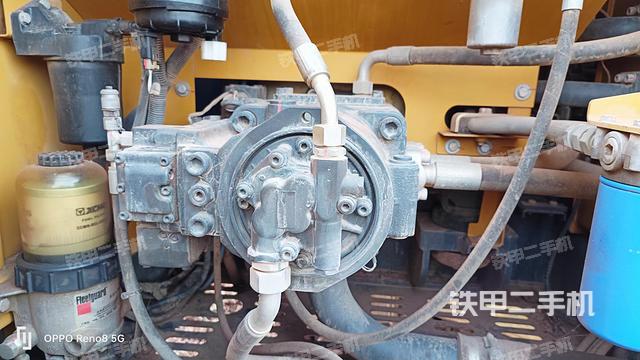 液压泵舱室正面整体（整机外观）