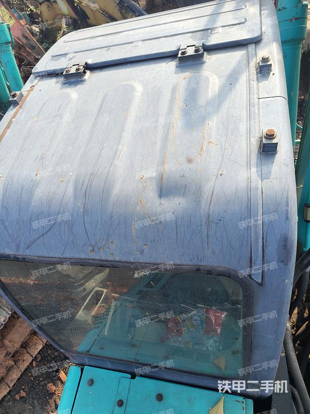 驾驶室顶部（整机外观）