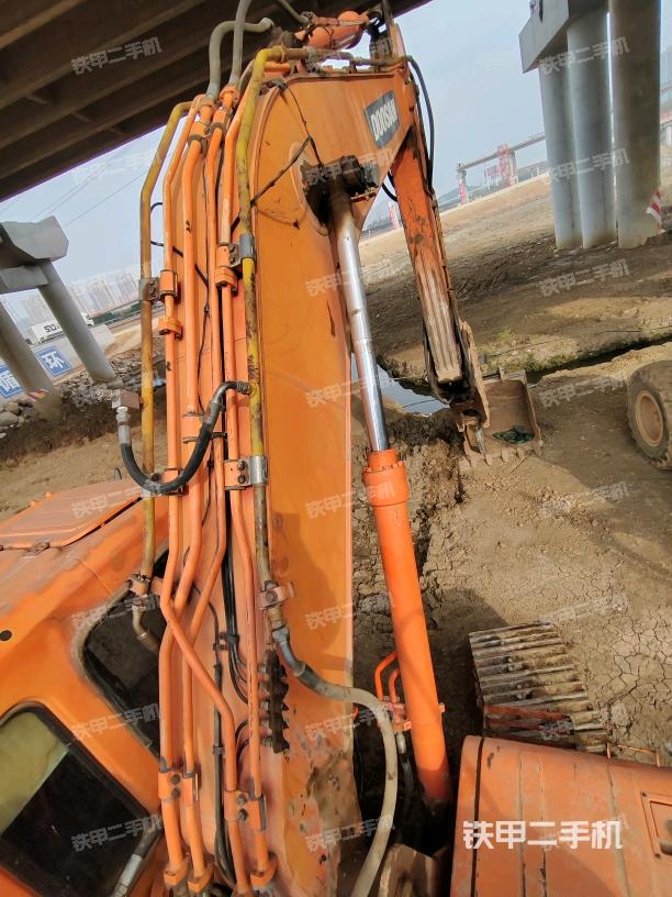 大臂背部俯视（工作和回转装置）