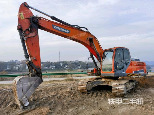 斗山DX215-9C挖掘机