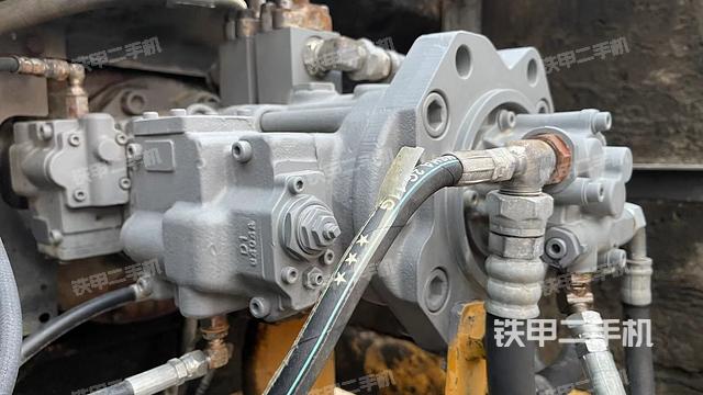 液压泵舱室正面整体（整机外观）