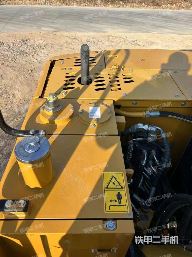 回转马达和主控阀（整机外观）