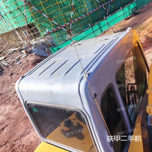 駕駛室頂部(整機外觀) 駕駛室頂部(整機外觀)