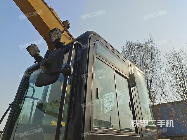 驾驶室顶部（整机外观）