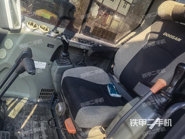 驾驶室整体（整机外观）