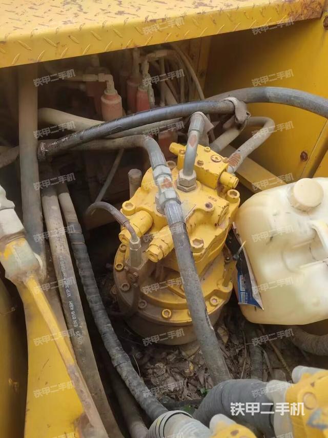 回转马达和主控阀（整机外观）