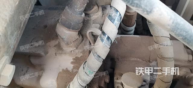 液压泵舱室正面整体（整机外观）