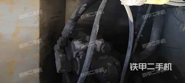 液压泵舱室正面整体（整机外观）