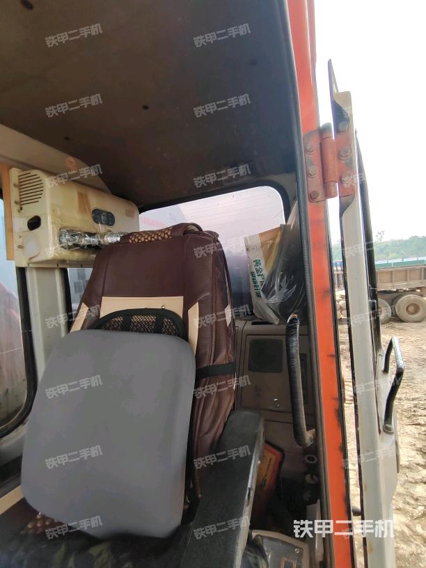 后窗玻璃角标（驾驶室部分）