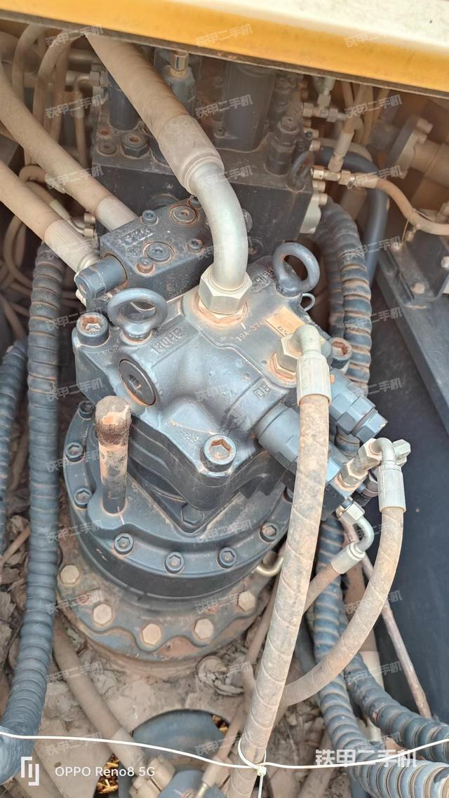 回转马达和主控阀（整机外观）