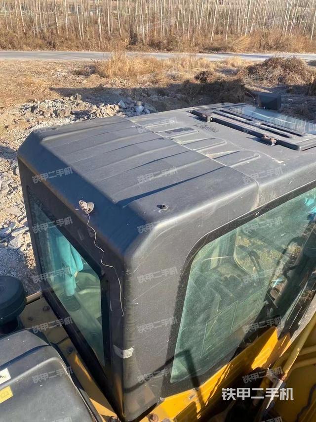 驾驶室顶部（整机外观）