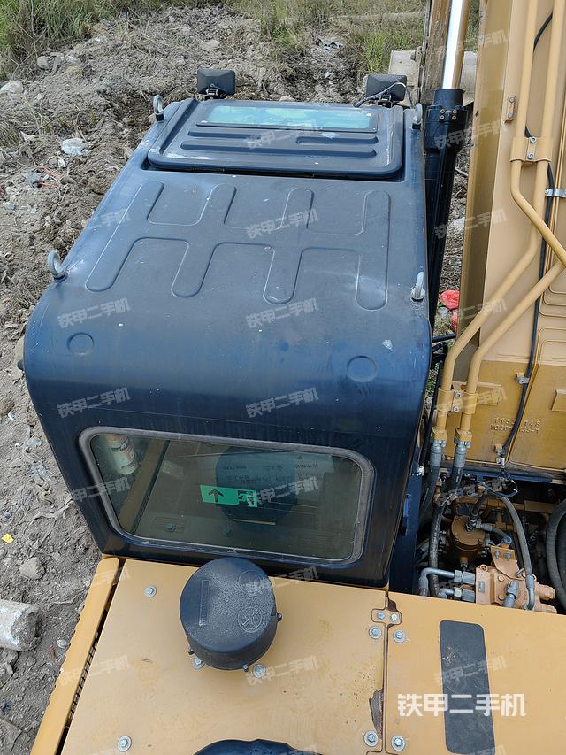 驾驶室顶部（整机外观）