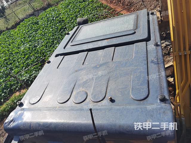 驾驶室顶部（整机外观）