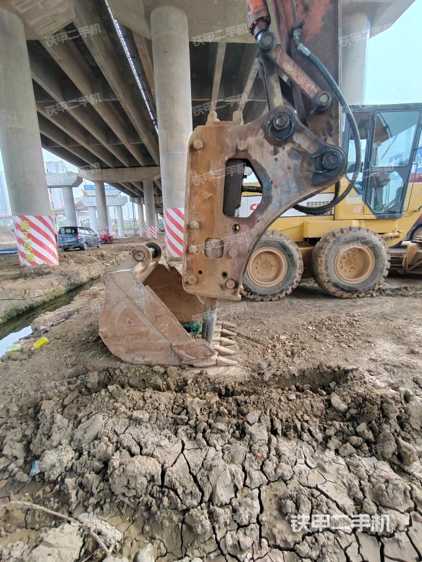 小臂整体右前（工作和回转装置）