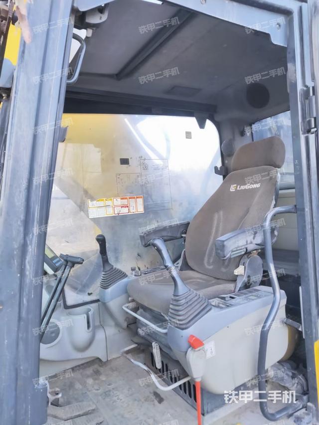 驾驶室整体（整机外观）