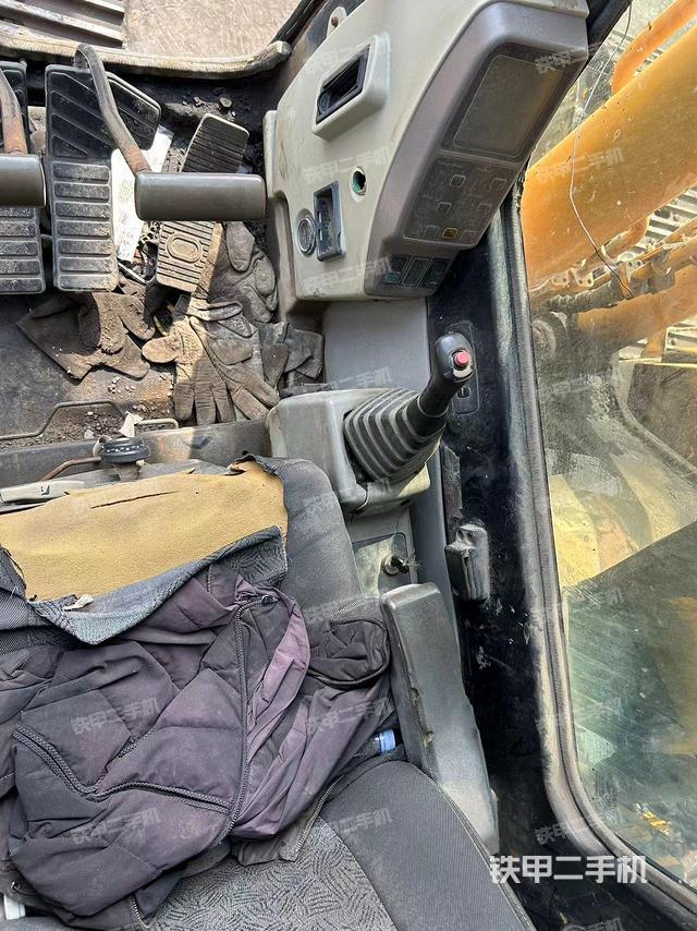 驾驶室整体（整机外观）