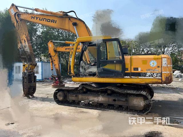 現(xiàn)代R215-7挖掘機