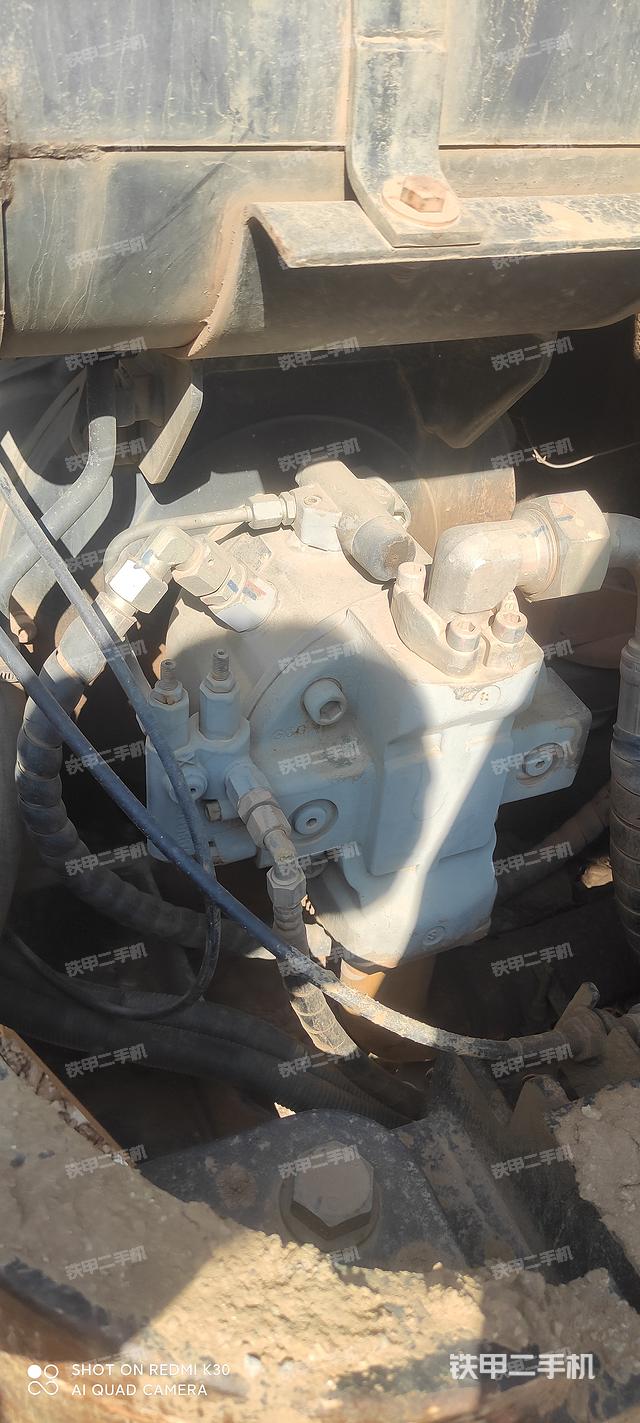 液压泵舱室正面整体（整机外观）