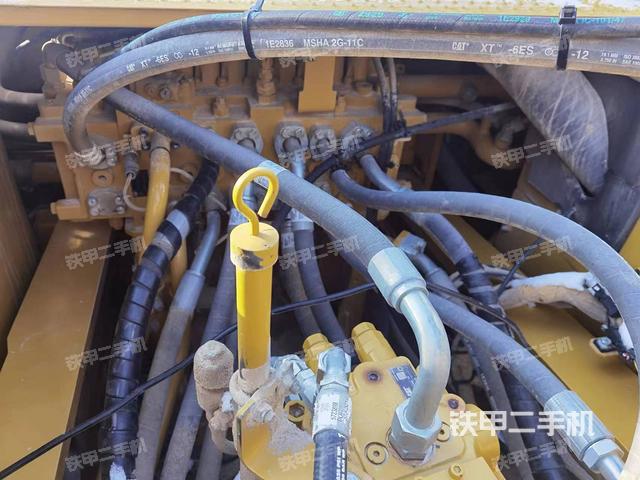 回转马达和主控阀（整机外观）