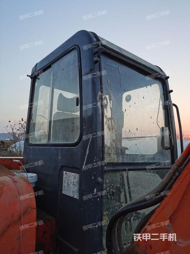 驾驶室顶部（整机外观）